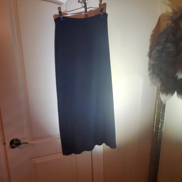 Pierre Cardin Black knit Skirt - Picture 2 of 3